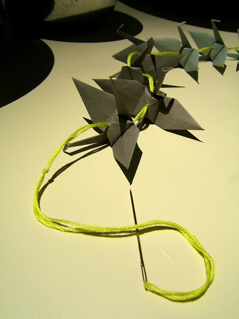 нанизываем оригами на нитку
