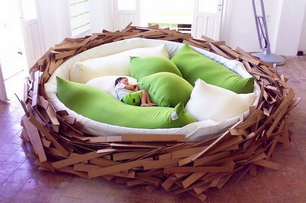 кровать в виде гнезда