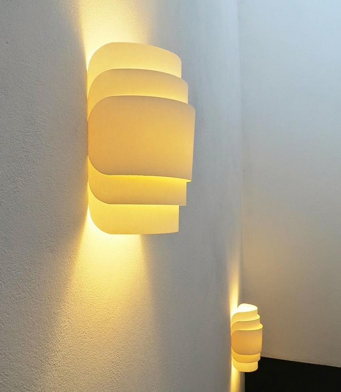 светильник на стене